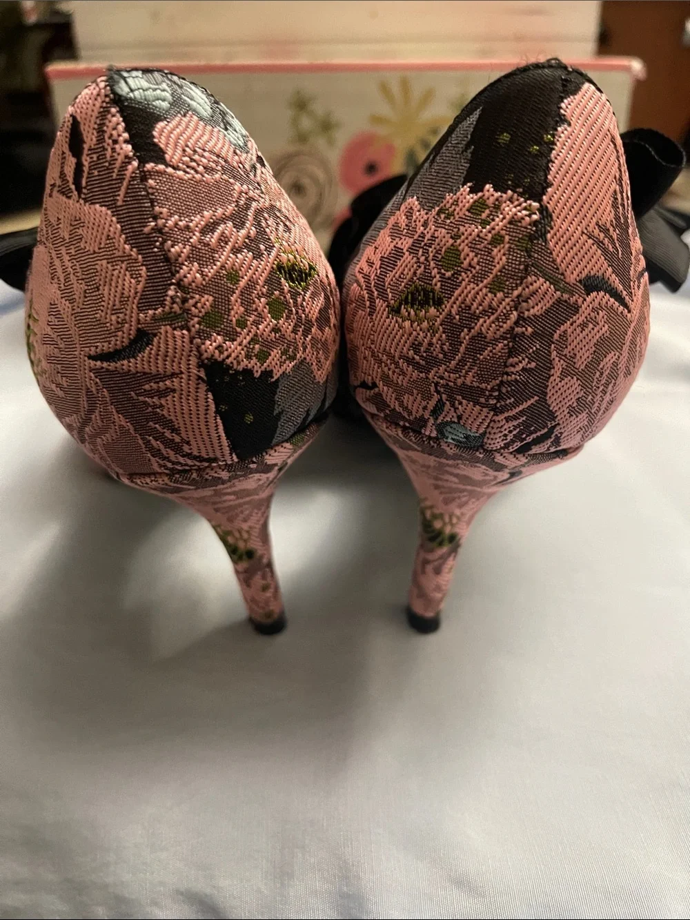 Kelly & Katie Black and Pink Floral Pointed Toe Ankle Tie Heels size 8.5